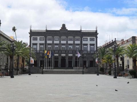 1280px-Plaza_mayor_de_santa_ana_01