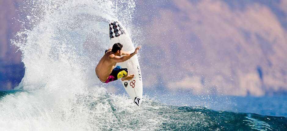 Surfování na levé vlně na San Juan Surfové spoty na Lanzarote