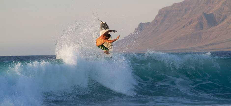 Surfování na levé vlně na San Juan Surfové spoty na Lanzarote