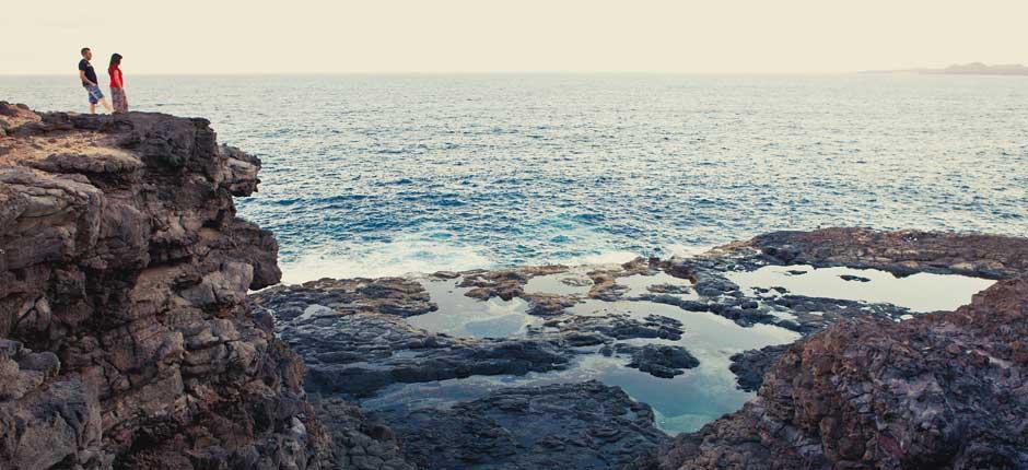 Los Charcones a přírodní koupaliště na ostrově Lanzarote